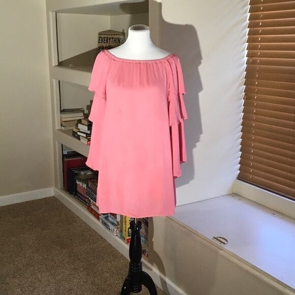 Wayf BRAYDEN TIERED BELL SLEEVE DRESS - Picture 1 of 7